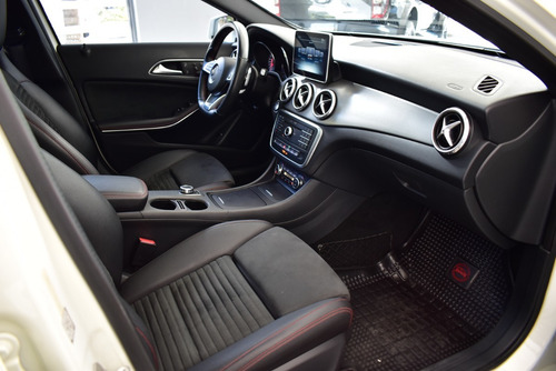 Imagen 13 de 15 de Mercedes Benz Gla250 1.6 Amg-line 211cv 2016 - Car Cash