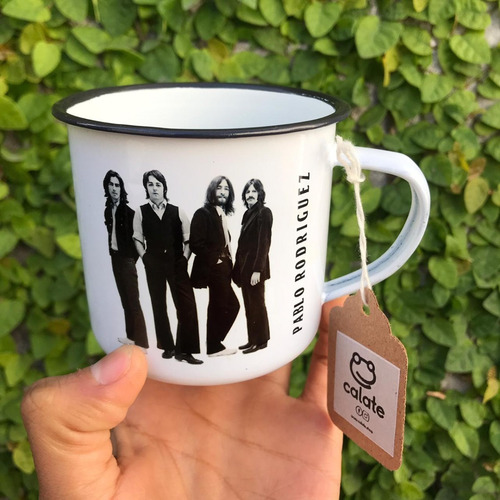 Imagen 2 de 3 de Taza Peltre The Beatles / Nombre Personalizable