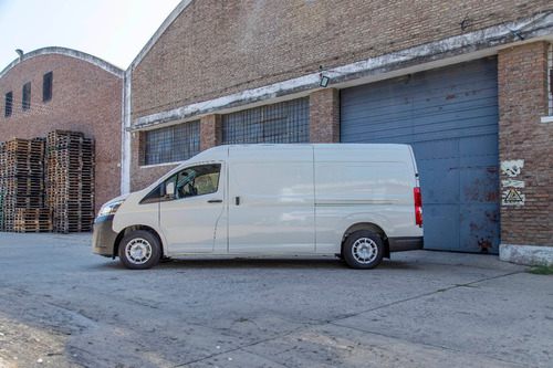 Toyota Hiace 2.8 Tdi Furgón 6at L2h2 3a 5p