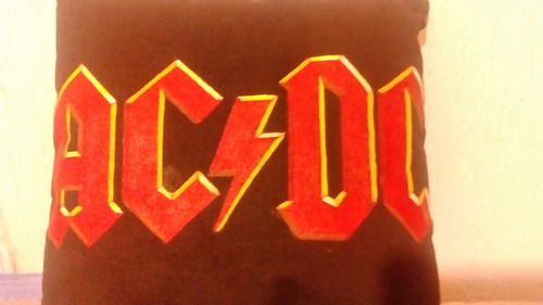 Ac/dc ,cojin Decorativo Artesanal Pintado A Mano De Manta.