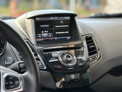 Ford Fiesta Kinetic 2013 1.6 Design 120cv Titanium