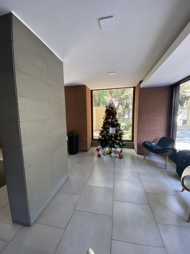 A Tres Cuadras Del Metro Monseñor Eyzaguirre, Lider Y Plazas