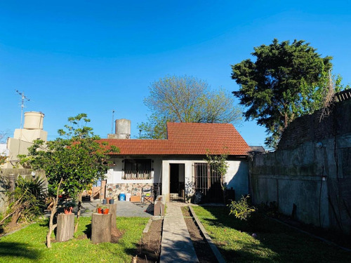 Imagen 8 de 8 de Casa 4 Ambientes - Lote 10 X 40 - Fondo - Castelar Norte