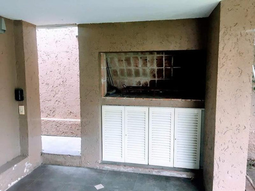 Casa (uso Comercial) En Venta, Cerro De Las Rosas. En Pleno Tejeda, Zona Norte