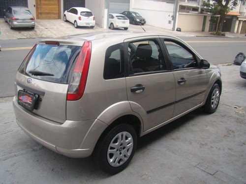 Imagem 2 de 11 de Ford Fiesta 1.0 Rocam 8v Flex 4p Manual
