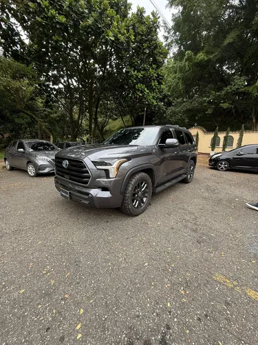 Toyota Sequoia 3.5 V6 Sr5 4X4