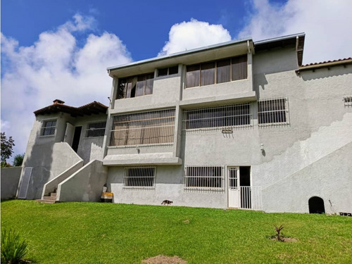 Casa Con Amplios Jardines En Urb Parque El Retiro, San Antonio