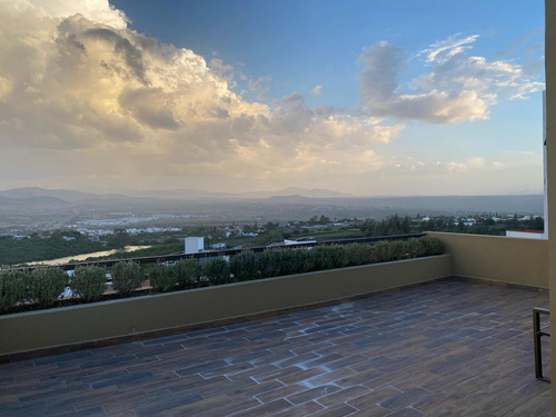 Increíble Residencia De Autor En Vista Real