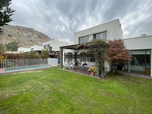 Casa En Venta De 3dorm Piscina Chamisero Chicureo Colina