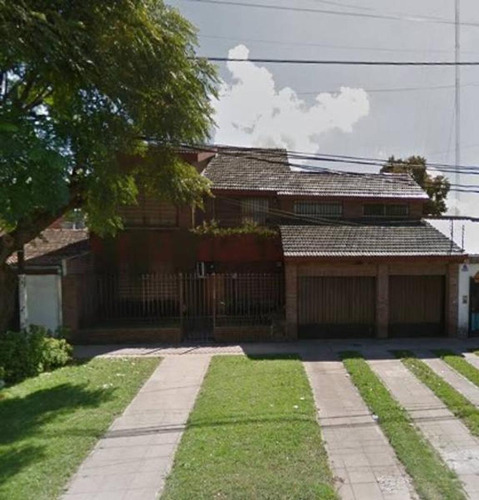 Imagen 2 de 29 de En Venta. Amplia Casa 4 Dorm, Patio Con Quincho Y 2 Cocheras