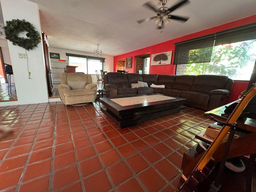 Casa Sola De Dos Niveles En Venta, En Privada Con Vigilancia En Lomas Tetela, Cuernavaca Morelos