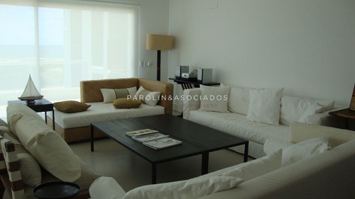 Imagen 1 de 29 de Venta De Apartamento De  3 Dormitorios En Playa Brava.