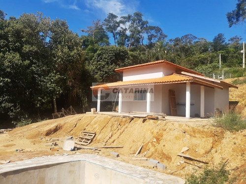Linda Chácara Em Fase Final De Acabamento