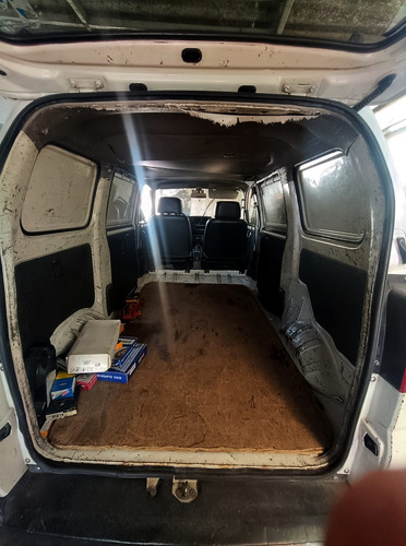 Suzuki APV Minvan