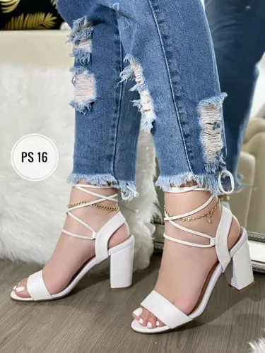 Sandalias tacon bajo blancas sale