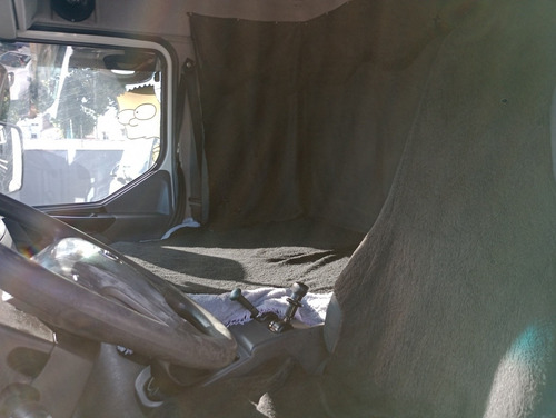 Imagem 16 de 23 de Volvo Vm 270 Toco Com Baú Refrigerado