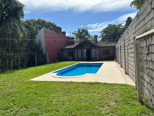 Venta De Lote Con Quincho Y Pileta, Parque Leloir, Ituzaingo