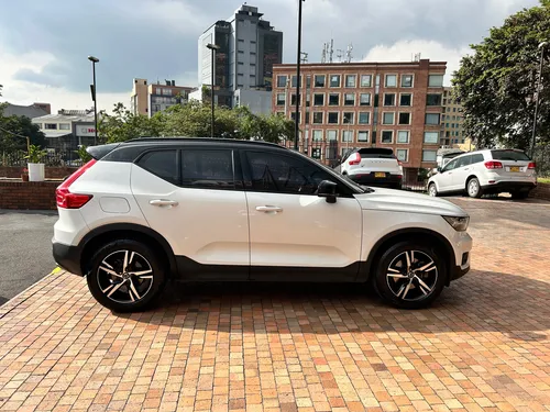 Volvo XC40 2.0 T4 R-design