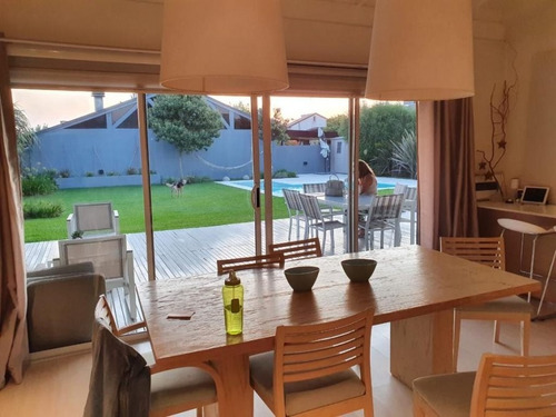 Venta Monte Grande Barrio Mirasoles Casa 3 Dorm Y Piscina!