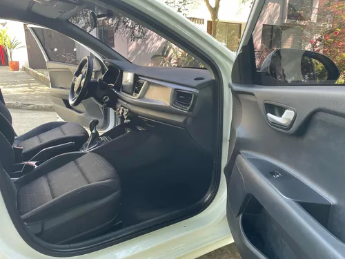 Kia Rio Vibrant 1.4 Mt