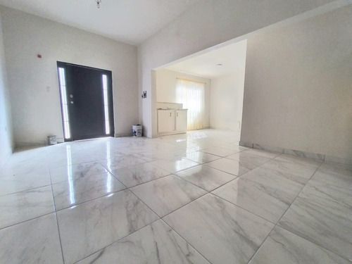 Imagen 2 de 9 de Casa De Una Planta En Venta Col Rosario