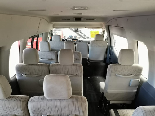 Imagen 11 de 14 de Nissan Urvan 2.5 15 Pas Amplia Aa Mt