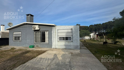 Casa De Tres Dormitorios En Alquiler En La Floresta