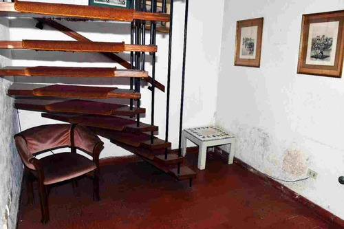 Casa En Venta - 4 Dormitorios 2 Baños - Cochera - 246mts2 - Villa Real