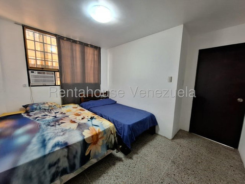 Apartamento En Venta Zona Centro Maracay 25-21980 Dt