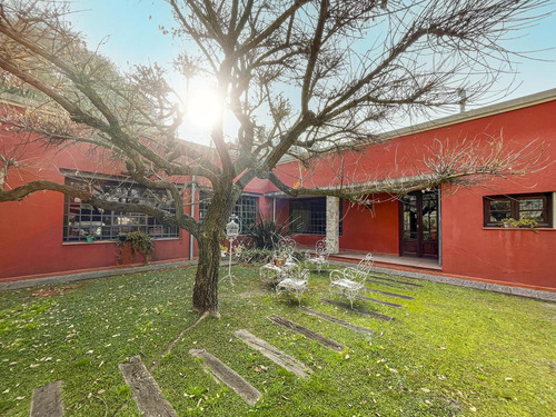 Casa De 3 Dormitorios Con 492 M2 Y Lote De 2.860 M2 En Los Raigales Roldan