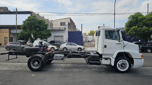 Mercedes Benz 1318 Chasis Largo Año 2013