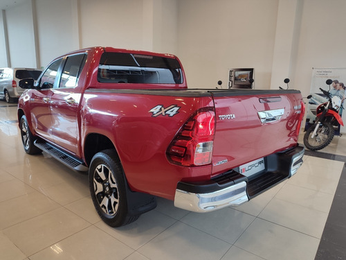 Imagen 10 de 24 de Toyota Hilux Srx 4x4 Mt