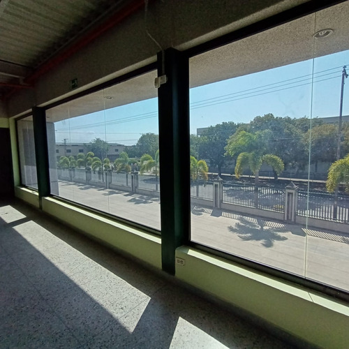 Imagen 4 de 11 de Locales Comerciales Cc. Industrial, Castillito