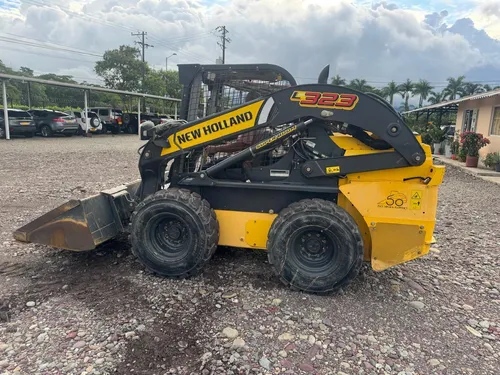 Minicargador New Holland L323 Año 2021