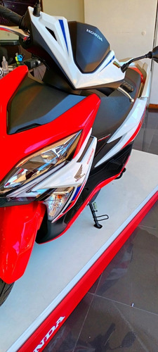 Imagen 16 de 16 de Honda Elite 125 Fi Tricolor Honda Redbikes