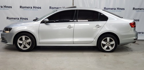 Imagen 2 de 9 de Vw Vento Advance Plus 2.5 Nafta Mt 2015 Romera Hnos Balcarce