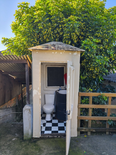 Casa Com Bar E Piscina Em Grande Terreno E Ótima Localização
