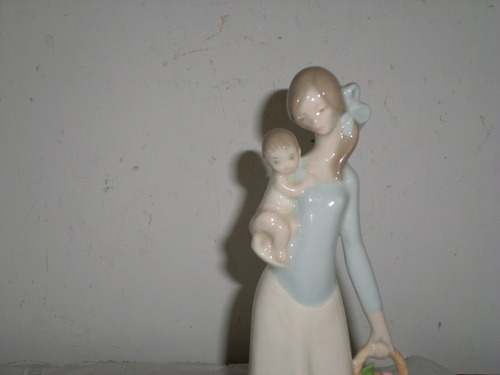 Antigua Figura Porcelana Estilo Española Madre E Hijo 24 Cm