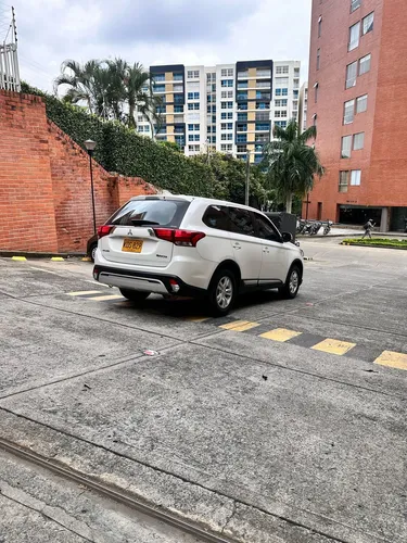Outlander 4x4 Lx 7 Puestos
