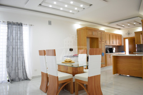 Venta Casa En Residencial Cerrado, Santiago (hfc-235)