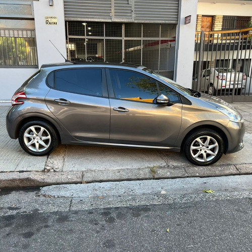 Imagen 4 de 25 de Peugeot 208 1.6 Allure Touchscreen