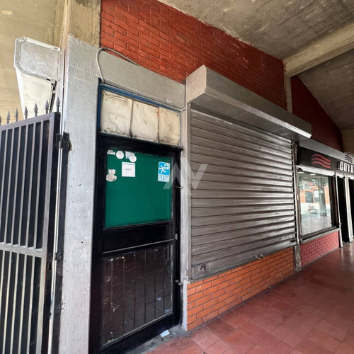 Ref 006 - 704 Grupo Inmobiliaria Vip Vargas Te Ofrece Local En Alquiler Ubicado En Centro Comercial Conquistador Ubicado En Catia La Mar - Estado La Guaira