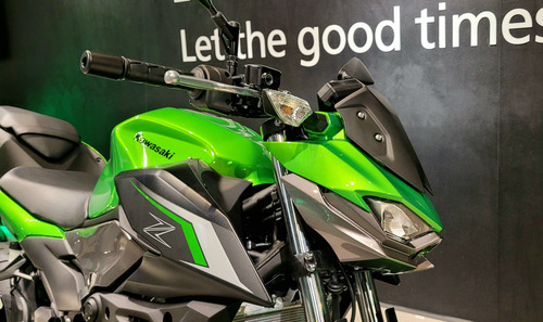 #027 - Kawasaki - Z500 X Yamaha Mt 03