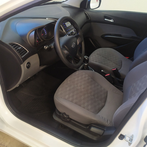 Imagem 7 de 10 de Hyundai Hb20s C.plus/c.style 1.6 Flex 16v Mec.4p Flex 2016