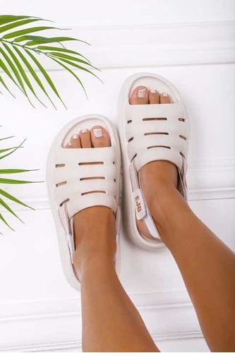 Sandalias Ojotas Gomones Beige Crema De Goma Se Pueden Mojar