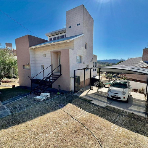 Casa En Venta 2 Dormitorios, Pileta, Mas Departamento. B° Villa Del Lago