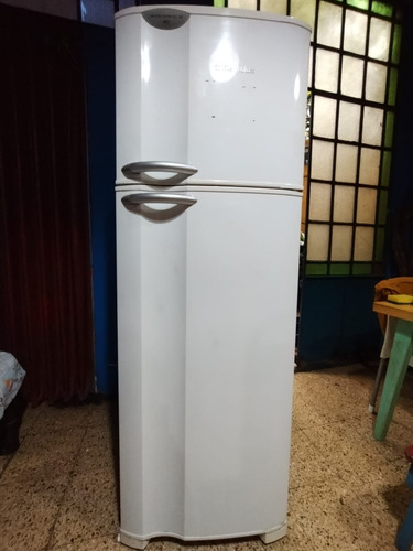 Heladera Electrolux Dc38 Anda Motor Freezer. No Enfría Abajo