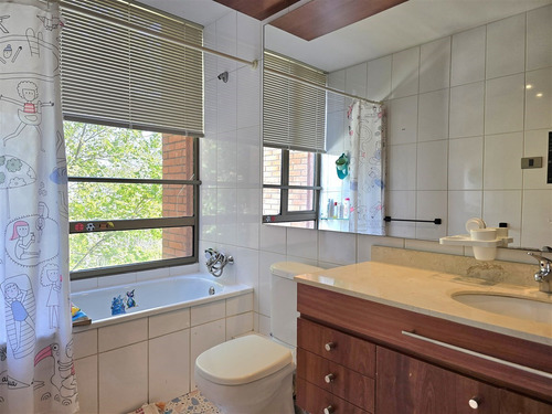 Departamento En Venta De 4 Dorm. En La Reina