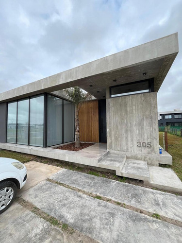 Casa En Venta Con Renta-barrio San Felipe-canning