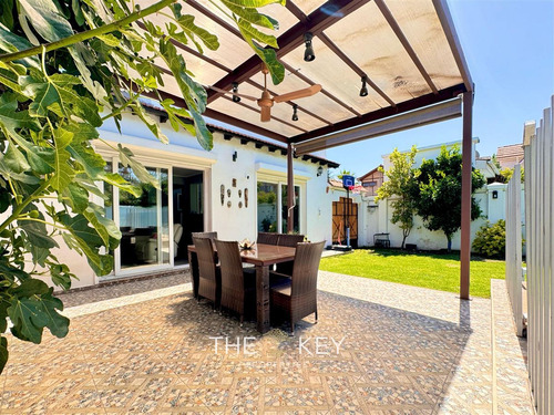 Casa Venta 5 Dormitorios, 5 Estacionamientos Y Piscina Ñuñoa